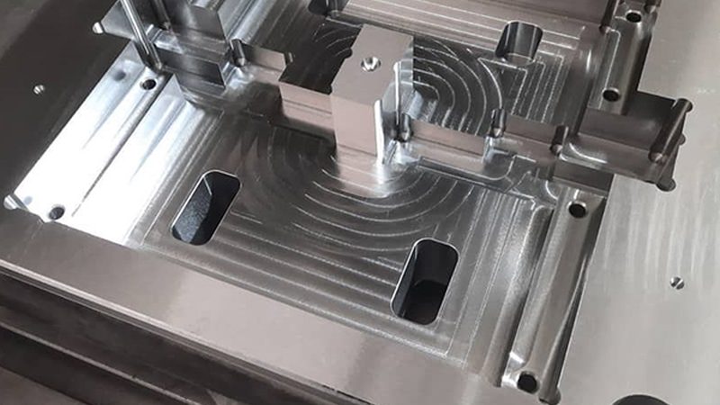 东莞硅胶模具与钢模：性能对比与选型指南**