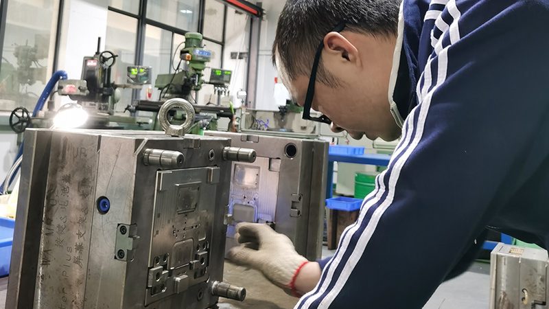 冲压模具冲头材质选择：揭秘常用材质的优劣势